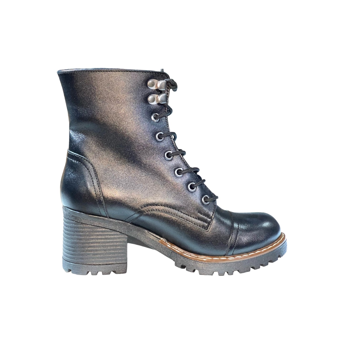 BOTA DE CUERO NEGRO CON PASADORES - TACO 5