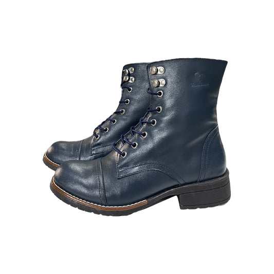 BOTA DE CUERO AZUL CON PASADORES - TACO 3